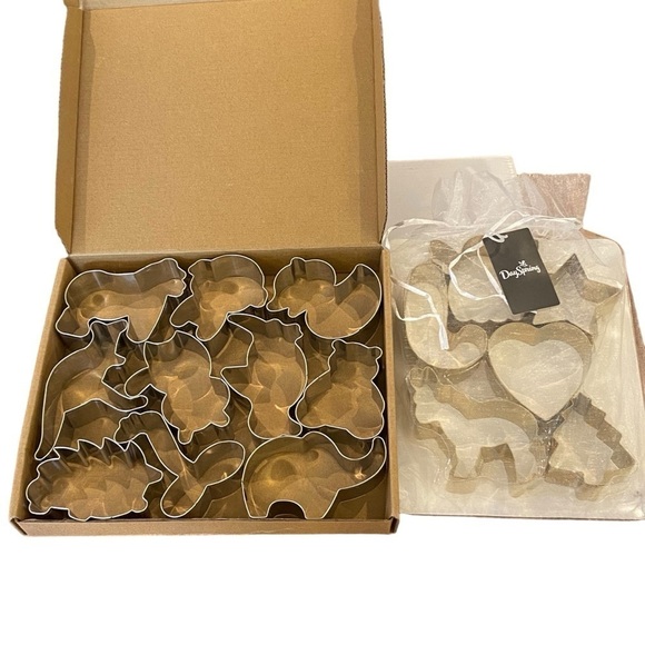 NEW COOKIE CUTTERS Bundle of 2 sets Mixed animals and Christmas themed - Picture 1 of 8